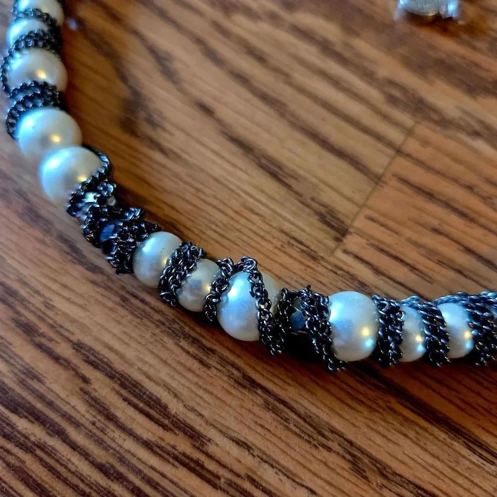 VERA WANG Pearl, Crystal, And Gunmetal Black Wrapped Chain Choker Necklace - Picture 3 of 10